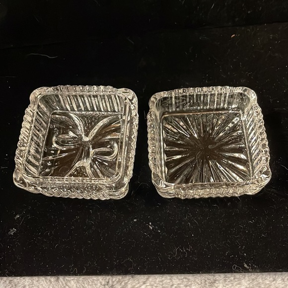 Beautiful Small Lead Crystal Box w/Bow design on the lid - really cute! - Picture 2 of 5